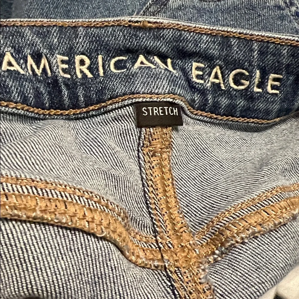 American Eagle Mom Jeans Size 6 High Rise Tapered Medium Wash Denim - Picture 5 of 7